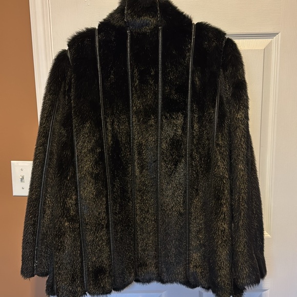Fen Nelli faux fur Coat - Picture 2 of 5